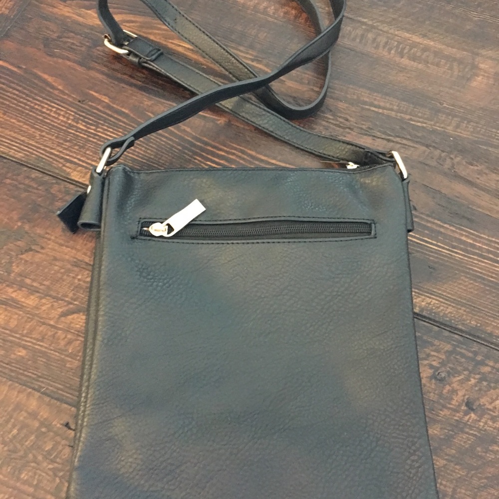 Black and Gold Bag - Picture 2 of 8